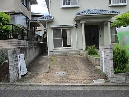 広島市佐伯区河内南１丁目　中古一戸建ての駐車場