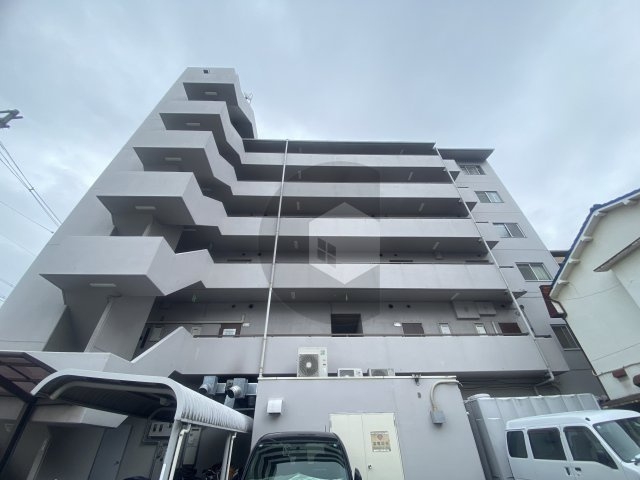 エステートあずまの外観