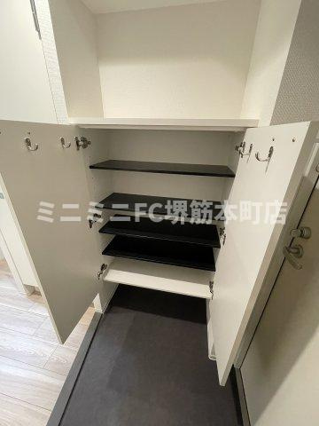 セレニテ本町東リアンの玄関