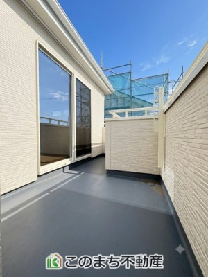 【バルコニー】 | いろどりアイタウン栃木市平柳町3丁目22-P2　10号棟 | 一度にたくさんのお洗濯物を外干し可能な広々バルコニー☆