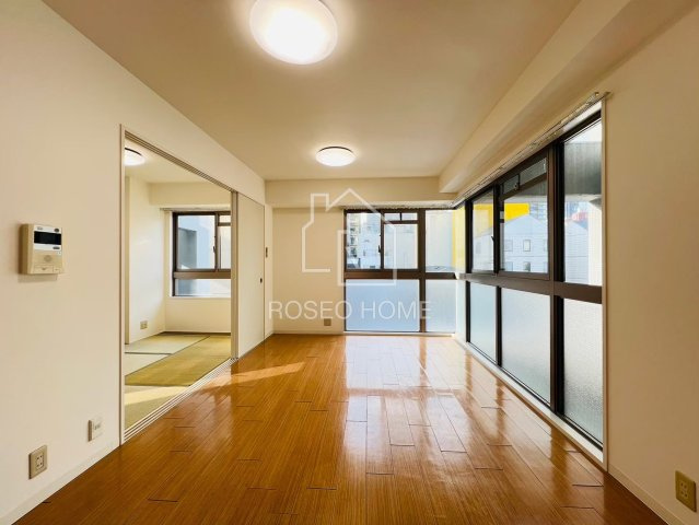 日宝ライフ十二軒町の居間・リビング|同マンション別部屋：参考写真