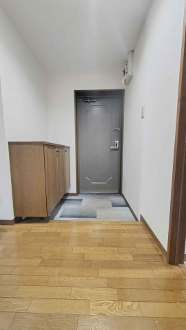 住まいの第一印象を決める玄関は、シューズボックス付きで、靴や小物をスマートに収納できます。