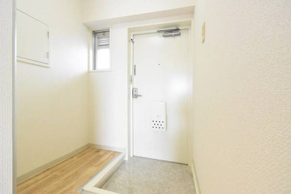 ビレッジハウス中貫1号棟の玄関