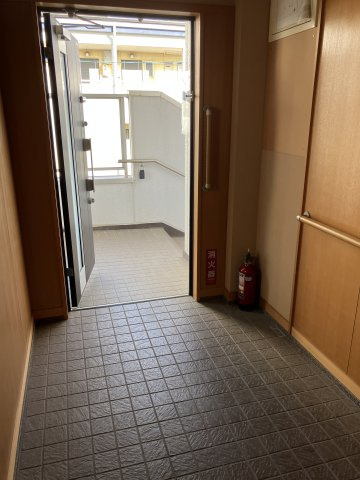STクレードルビルの玄関