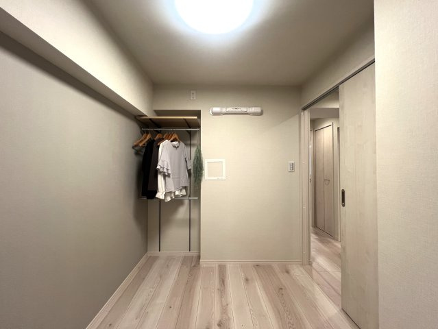 横浜駅周辺が庭となる地。その感覚、なかなか持てないですよね？はい、私もです。ってコトは、選ばれし人間のみが享受できるこの恩恵。部屋より楽しいかもれしれない！な、『モンテベルデ横浜』リノベーション