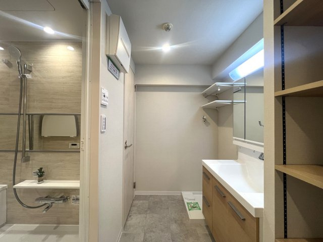 横浜駅周辺が庭となる地。その感覚、なかなか持てないですよね？はい、私もです。ってコトは、選ばれし人間のみが享受できるこの恩恵。部屋より楽しいかもれしれない！な、『モンテベルデ横浜』リノベーションのその他