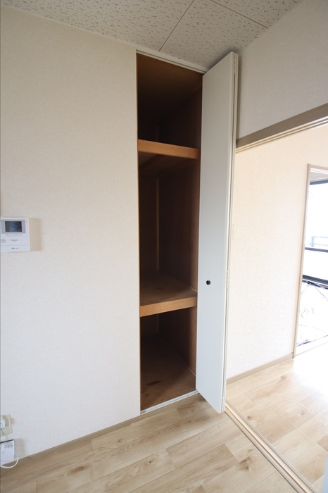 ハイライズ新涯　B棟の収納