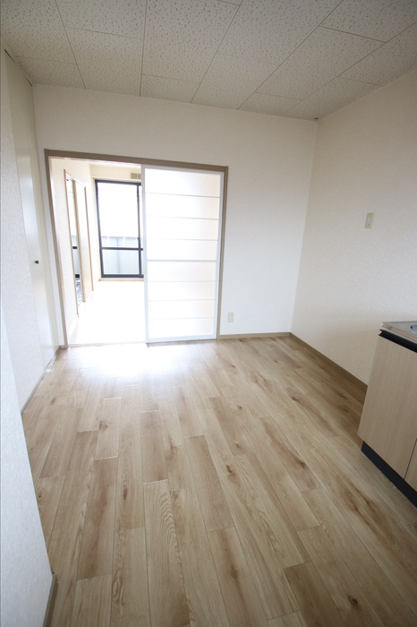 ハイライズ新涯　B棟の洋室