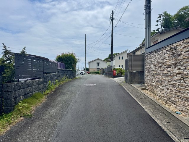 中央区山手町の前面道路含む現地写真|前面道路を北側から南向きに撮影しました。