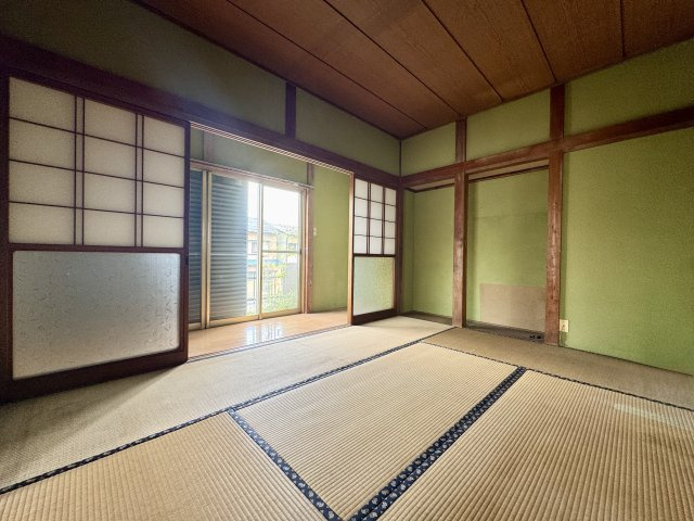 中央区山手町の和室|1F 約6帖の和室も落ち着いた感じでこちらのお部屋にも床の間があります。