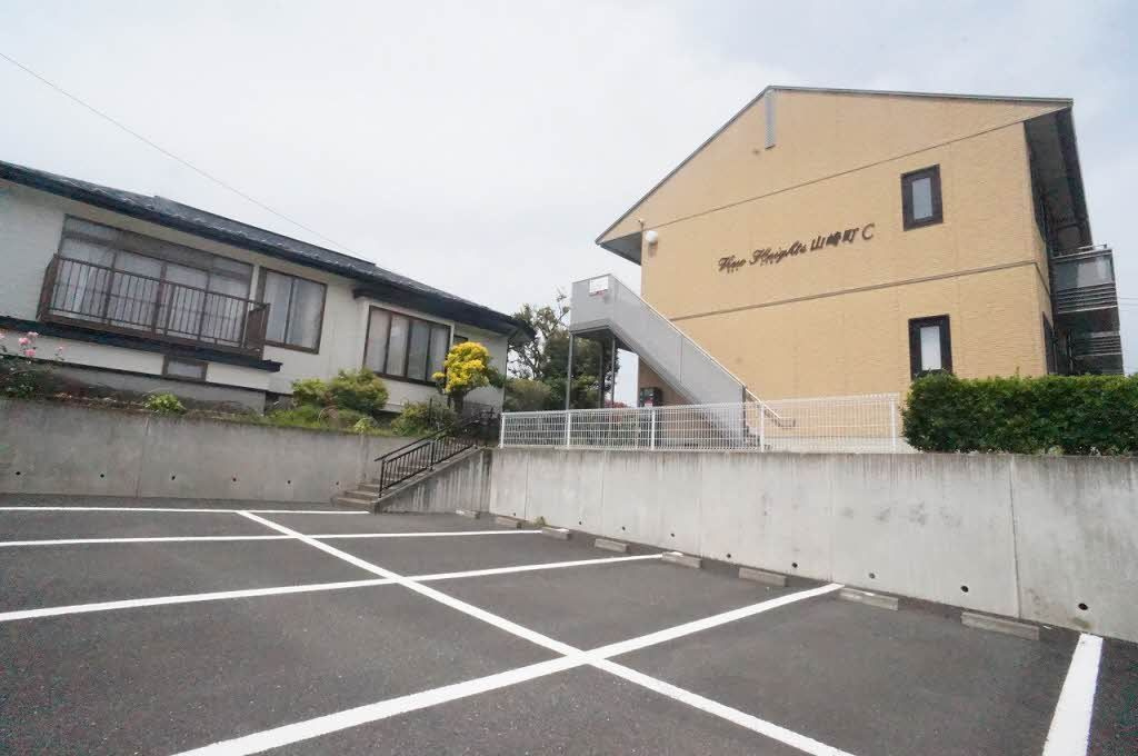 ビューハイツ山崎町 Ｃの駐車場