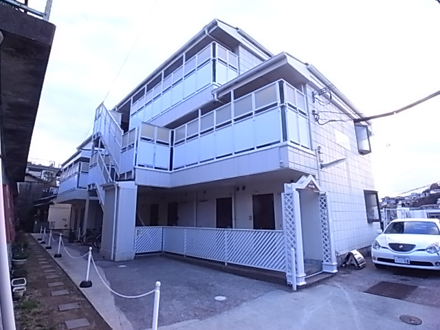 ホワイトメゾン塩屋の外観