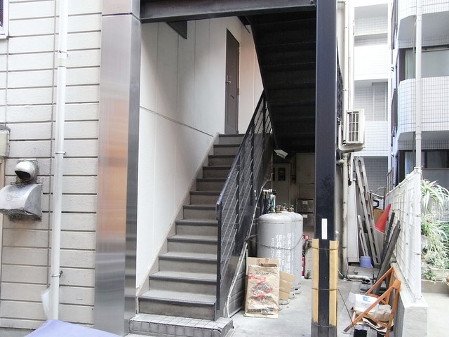 博多ビルのエントランス