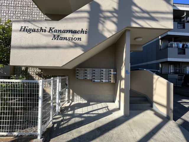 東金町マンションのエントランス