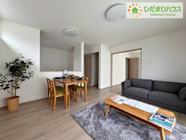 ひたちなか市津田　新築戸建　A号棟の居間・リビング|大型テレビに大型ソファー(^^)どんなインテリアにしますか？
