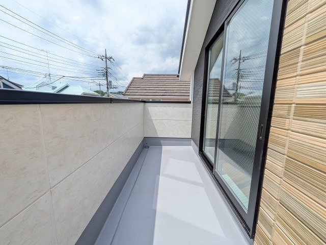 八王子市　東浅川町　新築一戸建て　６期のバルコニー|～西向きで陽当たりの良いバルコニー　洗濯物がよく乾きそうです～