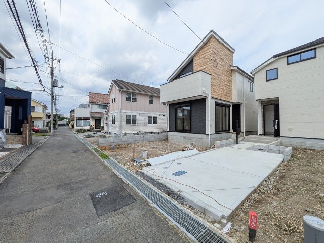 八王子市　東浅川町　新築一戸建て　６期の前面道路含む現地写真|～西側4ｍ道路に面しています～