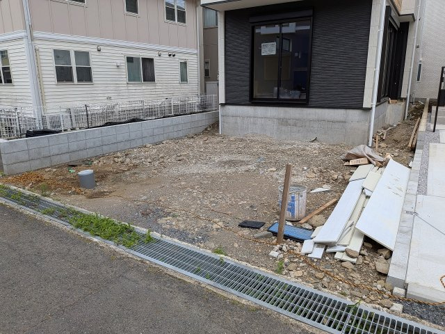 八王子市　東浅川町　新築一戸建て　６期の駐車場|～並列2台駐車可能カースペース～
