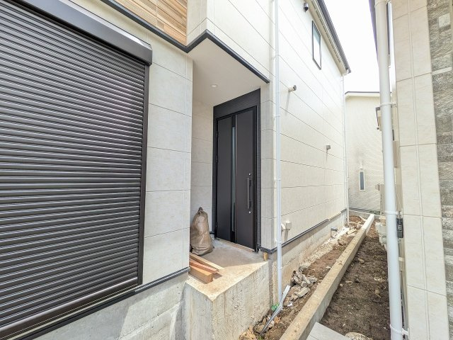 八王子市　東浅川町　新築一戸建て　６期の玄関|～玄関は安心のWロックキーを採用～