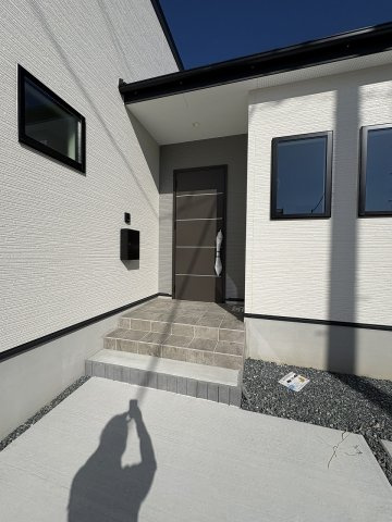 【玄関】 | 福岡市南区大平寺2丁目5期・平屋　1号棟（全1棟）【仲介手数料無料・0円】 | 施工例。施工例は完成時と異なる場合があります。