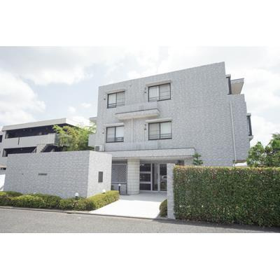 【外観】 | フラット浜田山 | 鉄筋コンクリート造のがっちりとした建物。