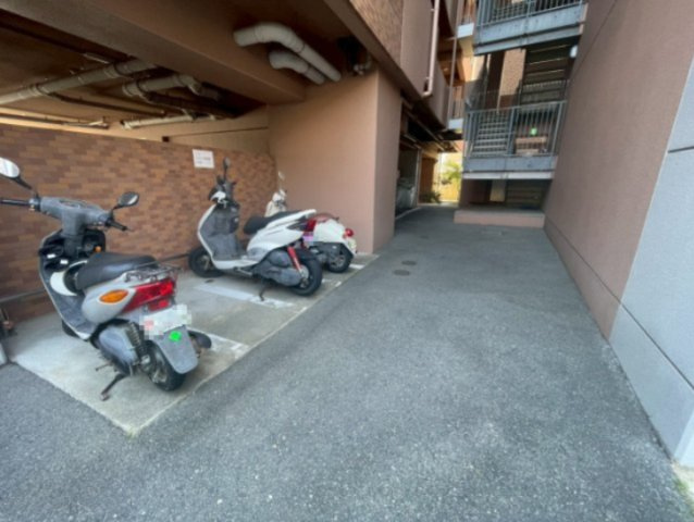 Mプラザ香里園の駐車場