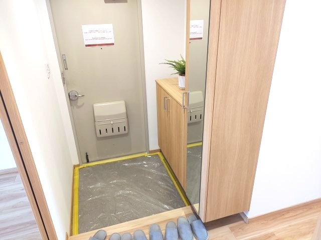 栄南団地3号棟の玄関
