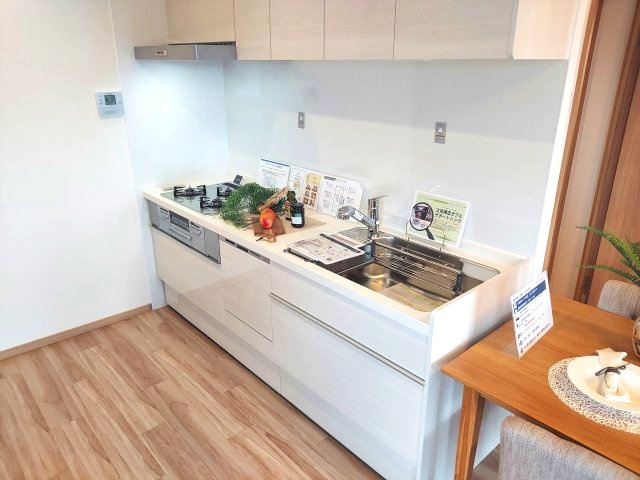 栄南団地3号棟のキッチン|食洗機付きシステムキッチン