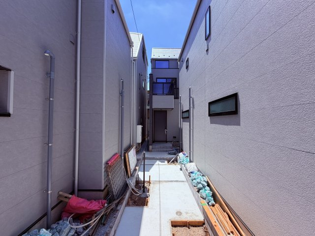 【外観】 | 練馬区高松６丁目　新築戸建て　２号棟 | シンプルで飽きのこないデザインが魅力の住まいです