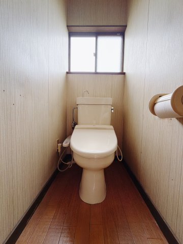 【中古戸建】高崎市棟高町のトイレ|■トイレ｜白を基調とトイレになってます♪窓付きなので、常に綺麗をたもてます♪