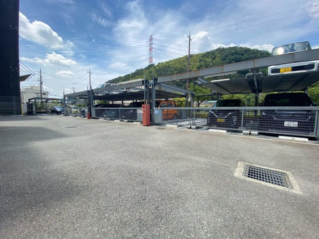 エスリード高槻上牧の駐車場