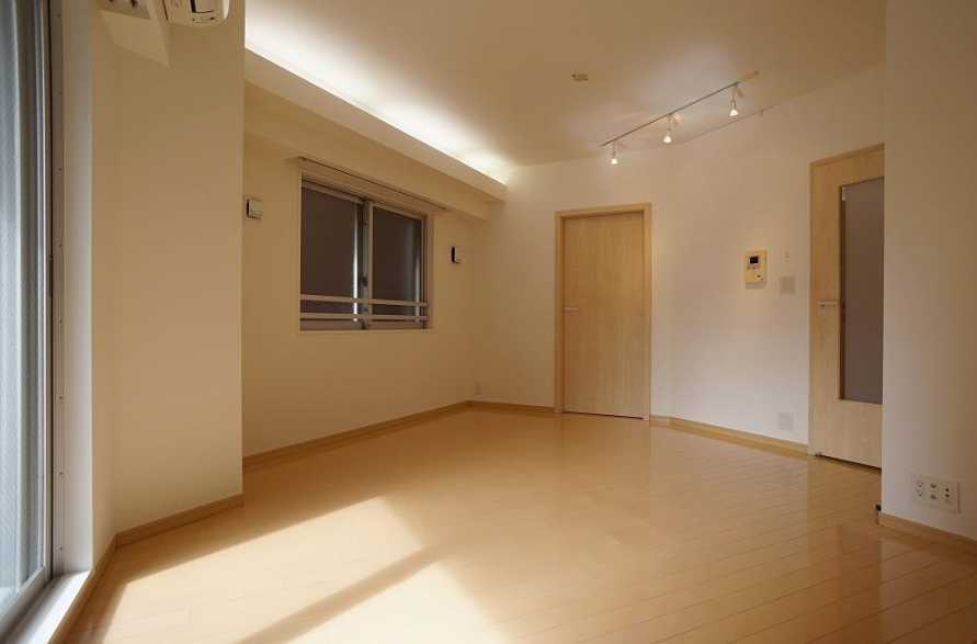 レジディア三軒茶屋　駅近　リノベーション済　南東角部屋の居間・リビング