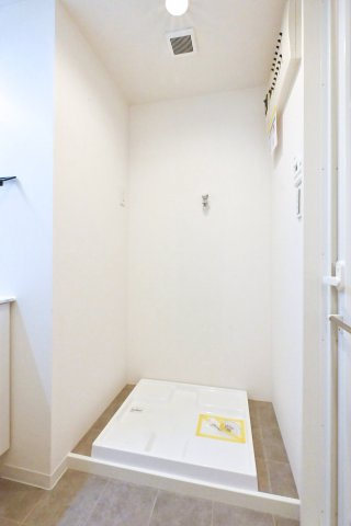 エンゼルハイム西新井大師の洗面所|エンゼルハイム西新井大師：洗面室には室内洗濯機置き場があります！