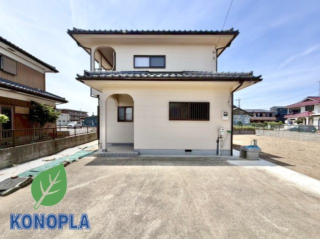 【中古戸建】行田市駒形2丁目の外観|■外観｜光をやさしく反射する外壁により、日中はより開放的で爽やかな印象となり、住まい全体を明るく見せてくれます♪