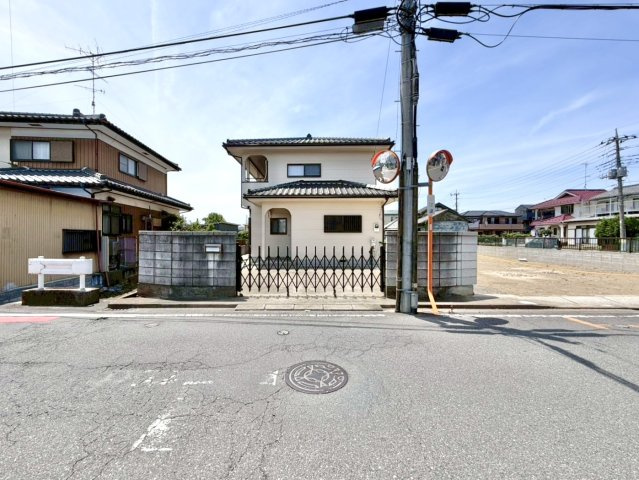 【中古戸建】行田市駒形2丁目の外観|■外観｜ガーデニングや家庭菜園を楽しめる庭スペースがあり、日々の暮らしに彩りをプラスしてくれます。