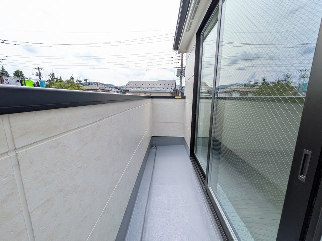 八王子市　東浅川町　新築一戸建て　６期のバルコニー|～南向きで陽当たりの良いバルコニー　洗濯物がよく乾きそうです～