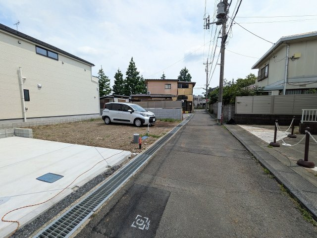 八王子市　東浅川町　新築一戸建て　６期の前面道路含む現地写真|～西側4ｍ道路に面しています～