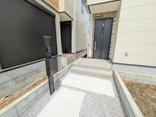 八王子市　東浅川町　新築一戸建て　６期の玄関|～玄関は安心のWロックキーを採用～