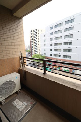 【バルコニー】 | カメリア広尾 | バルコニーからの眺めを楽しみながら食事をしませんか