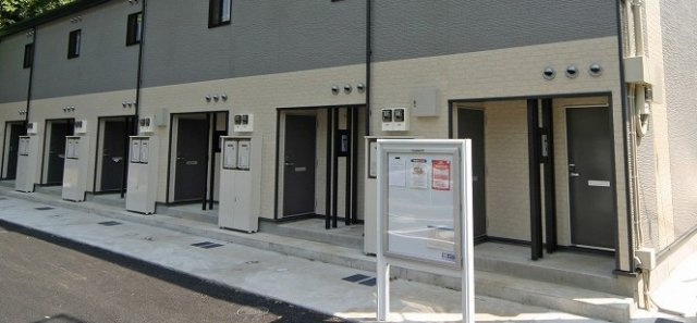 レオパレスグランロシェのエントランス