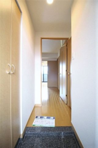 ルーブル中野沼袋弐番館の玄関