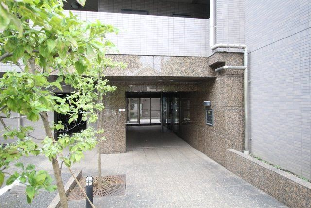 ルーブル中野沼袋弐番館のエントランス