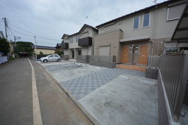 スウィートヒルズBの駐車場