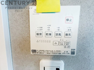 暖房機能があるため、冬場でも温かい浴室で入浴でき、乾燥機能があるため、水気を素早く取り除けます。また、換気機能があるため、湿気を素早く排出してカビや雑菌の発生を防ぐことができます。