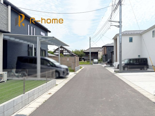 取手市井野第1期　新築戸建て　1号棟の前面道路含む現地写真|『今から見たい！』大歓迎です♪
お気軽にＲ－ｈomeまでお問い合わせください。