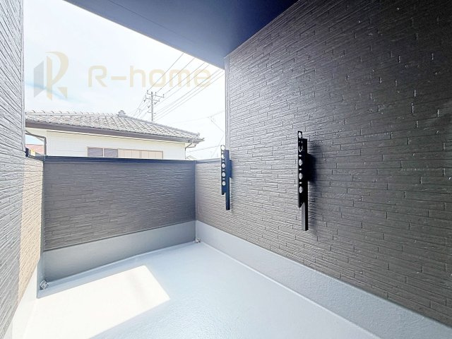 取手市井野第1期　新築戸建て　1号棟のバルコニー|居室を通らずホールから出入り可能なバルコニー！お洗濯物が気持ちよく乾く南向きです♪