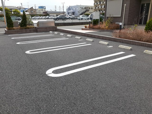 プライム・アルファの駐車場