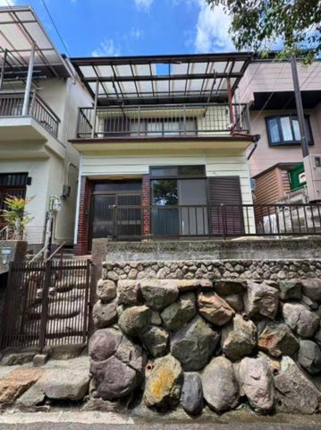 平和台町3丁目の外観|住まう人も来客も入った時にワクワクさせてくれるオシャレな玄関