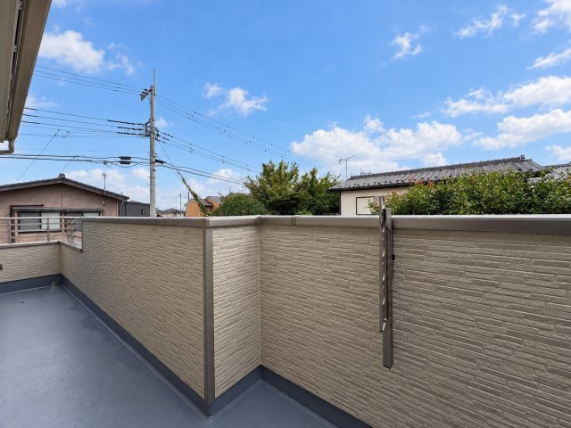ひたちなか市津田　新築戸建　B号棟のバルコニー|日当たりの良いバルコニーではお布団もふかふかに乾かせます