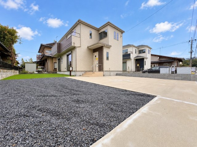 ひたちなか市津田　新築戸建　B号棟の駐車場|マイホームなら駐車場代がかかりません。しかも、自宅の駐車場で洗車ができます！今までコイン洗車に行っていた手間も省けて、節約にもつながります(^^♪